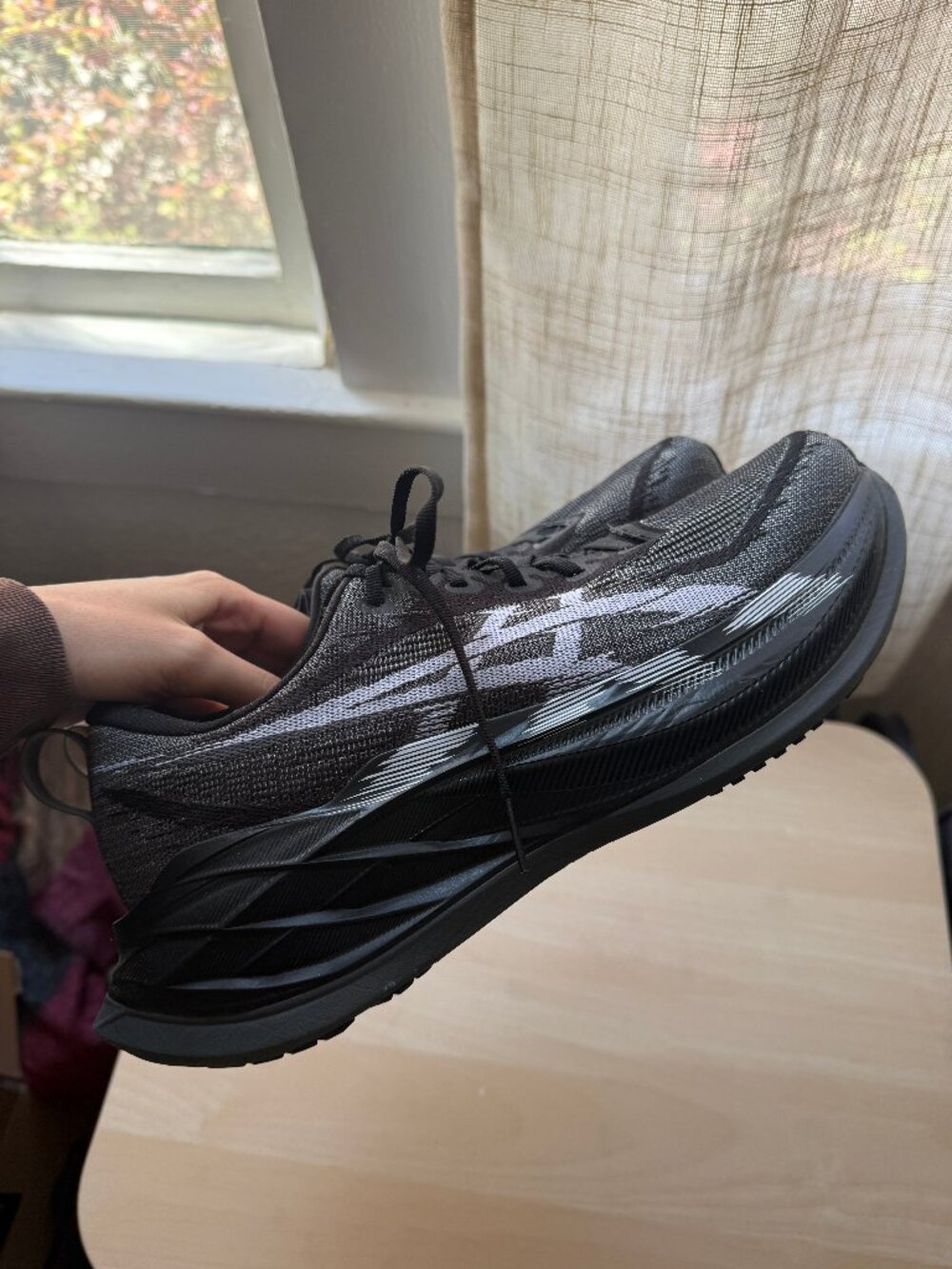 asics 9.5 mens superblast 2 black & white